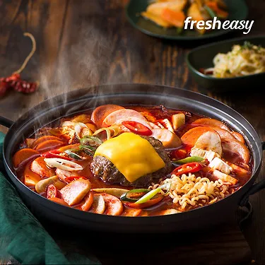 [프레시지] 1+1 자이언트부대찌개698g+우삼겹순두부찌개605g세트 외 밀푀유나베/마라탕/순대볶음/샤브샤브/돈까스/냉장 | 톡딜