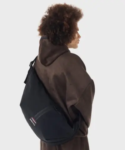 [이스트팩] (EASTPAK) 이스트팩 X 에센셜 쉘백 Off-Black